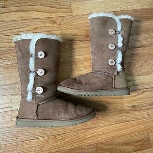 Ugg Bailey Button Triplet II Boots, chestnut, size 6